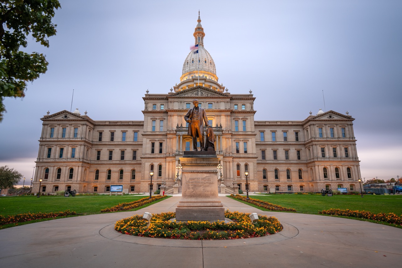 Read more about the article Michigan Lawmaker Planning Bill to Allow Hemp THC Beverages at Bars, Liquor, and Grocery Stores